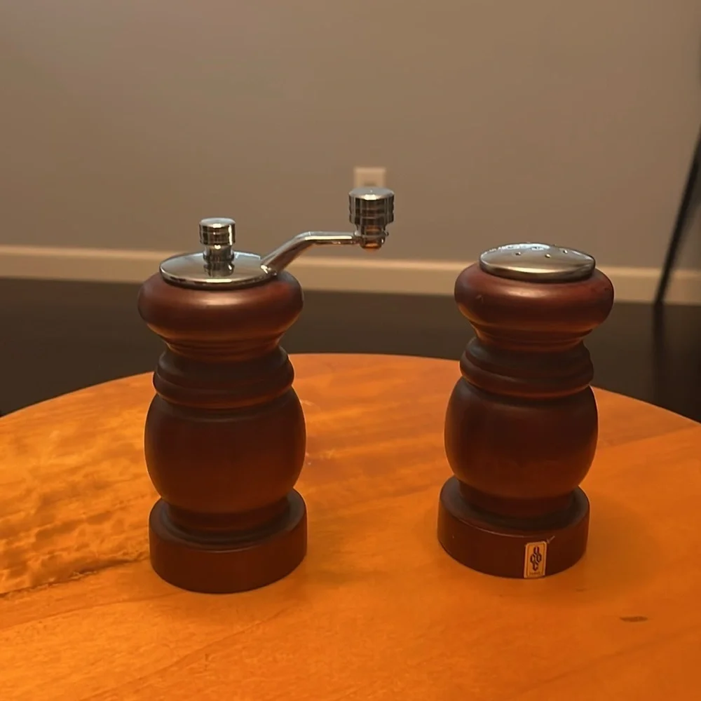 Brown Kitchen Tools Salt and Pepper Mill Set